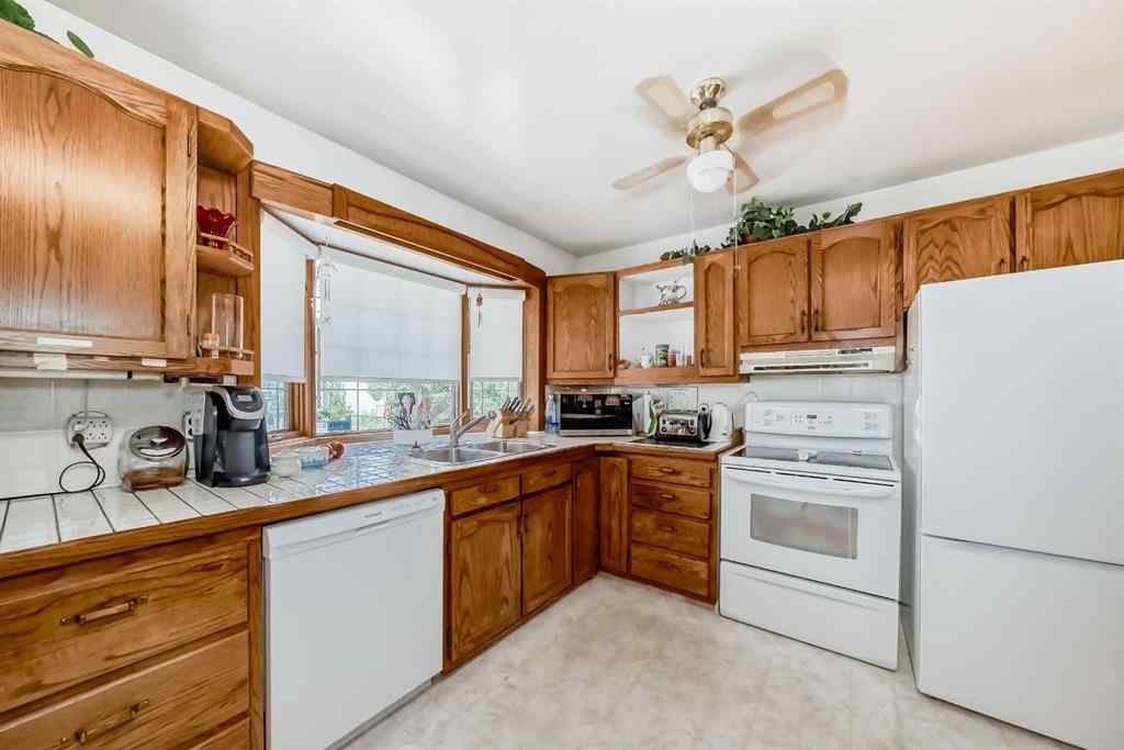 MLS® A2226409 - 2715 40 Street SW in Glendale Calgary, Residential