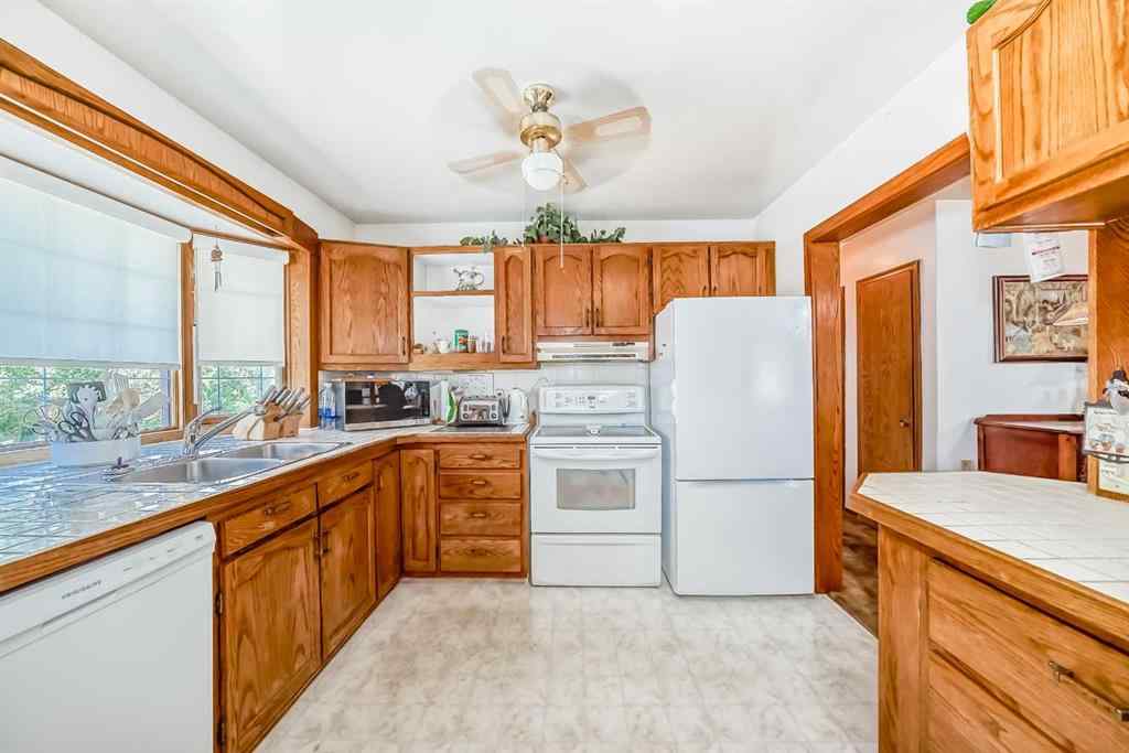 MLS® A2226409 - 2715 40 Street SW in Glendale Calgary, Residential