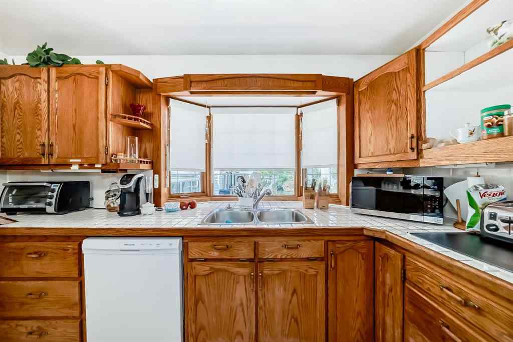 MLS® A2226409 - 2715 40 Street SW in Glendale Calgary, Residential