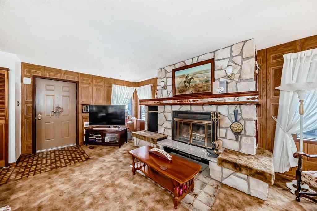 MLS® A2226409 - 2715 40 Street SW in Glendale Calgary, Residential