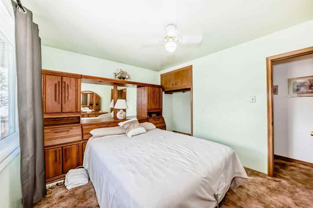 MLS® A2226409 - 2715 40 Street SW in Glendale Calgary, Residential
