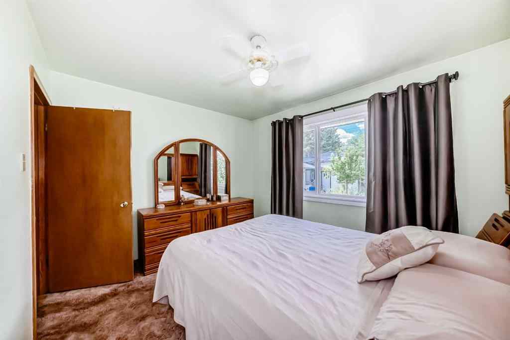 MLS® A2226409 - 2715 40 Street SW in Glendale Calgary, Residential