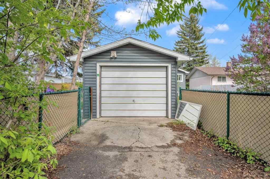MLS® A2226452 - 3143 45 Street SW in Glenbrook Calgary, Residential