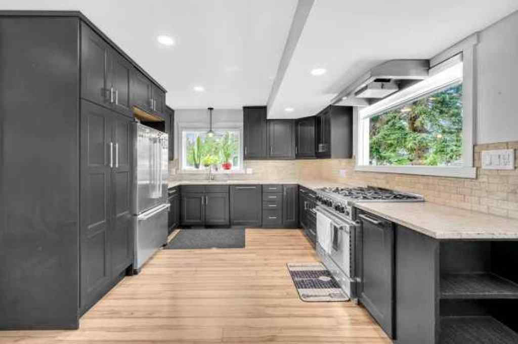 MLS® A2226452 - 3143 45 Street SW in Glenbrook Calgary, Residential