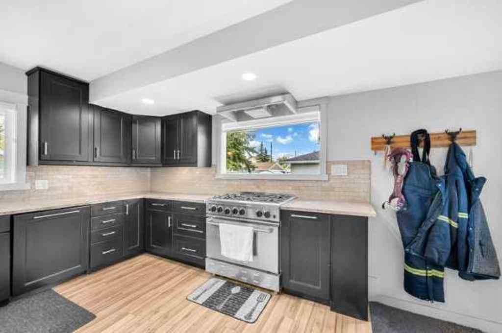MLS® A2226452 - 3143 45 Street SW in Glenbrook Calgary, Residential