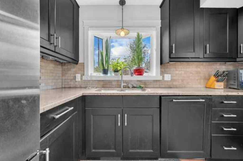 MLS® A2226452 - 3143 45 Street SW in Glenbrook Calgary, Residential