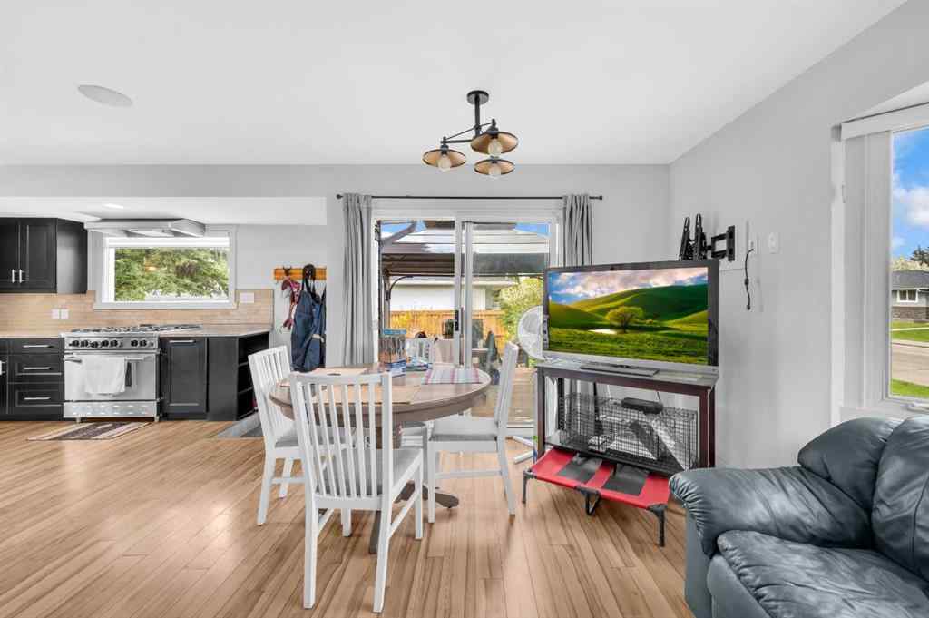MLS® A2226452 - 3143 45 Street SW in Glenbrook Calgary, Residential