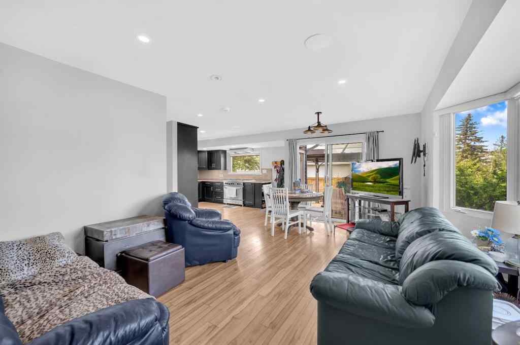 MLS® A2226452 - 3143 45 Street SW in Glenbrook Calgary, Residential