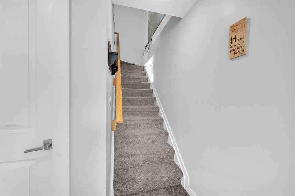 MLS® A2226452 - 3143 45 Street SW in Glenbrook Calgary, Residential