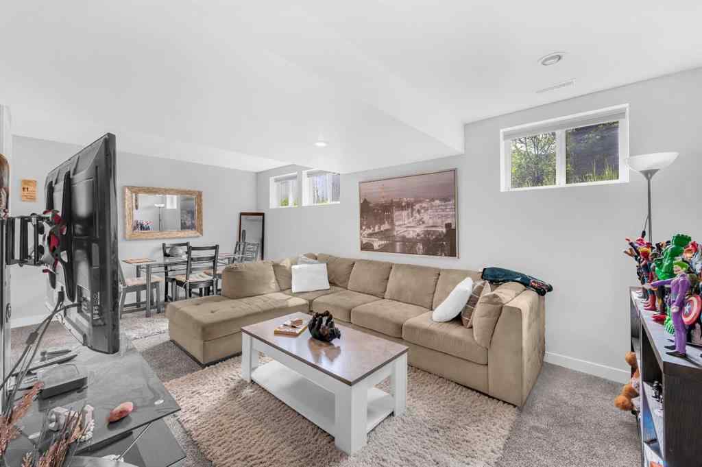 MLS® A2226452 - 3143 45 Street SW in Glenbrook Calgary, Residential