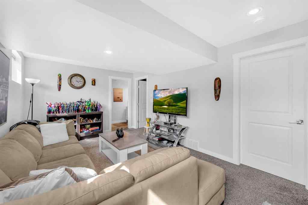 MLS® A2226452 - 3143 45 Street SW in Glenbrook Calgary, Residential