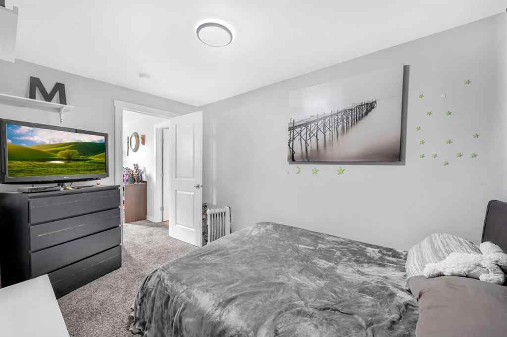 MLS® A2226452 - 3143 45 Street SW in Glenbrook Calgary, Residential