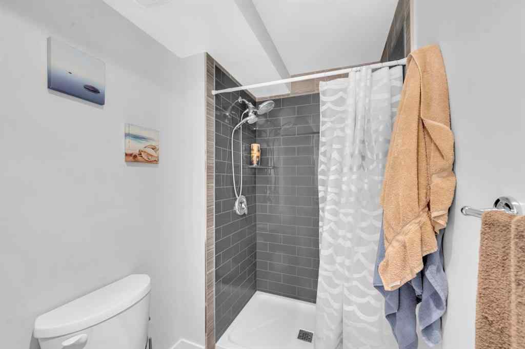 MLS® A2226452 - 3143 45 Street SW in Glenbrook Calgary, Residential