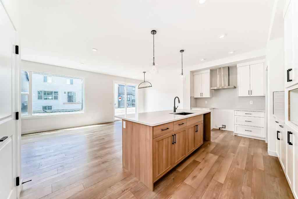 MLS® A2226470 - 33 Bartlett Way  in Rangeview Calgary, Residential