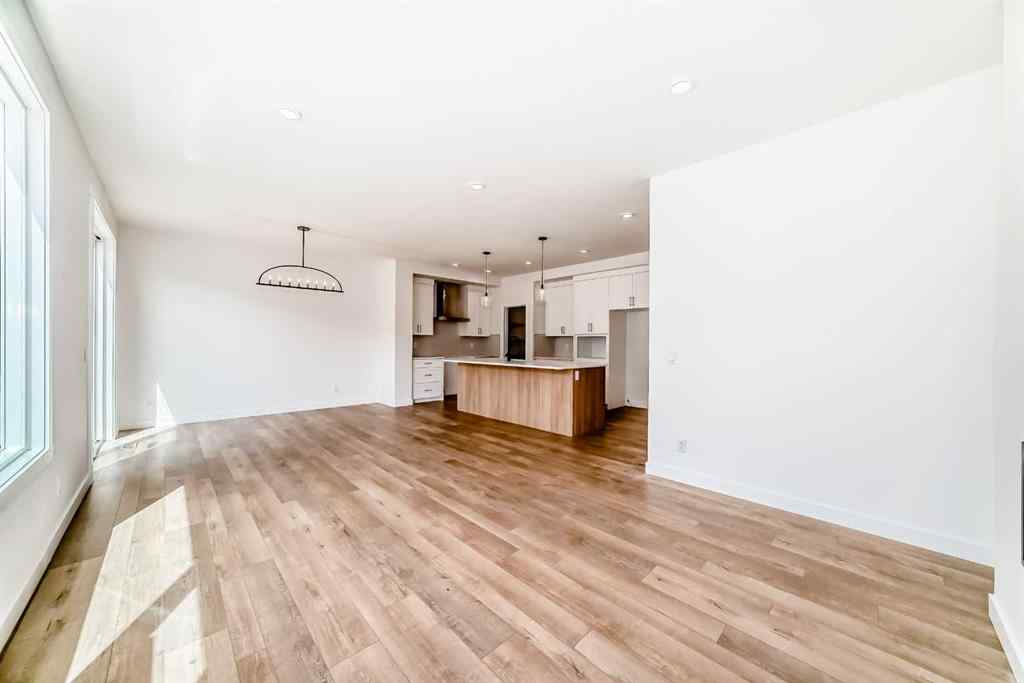 MLS® A2226470 - 33 Bartlett Way  in Rangeview Calgary, Residential