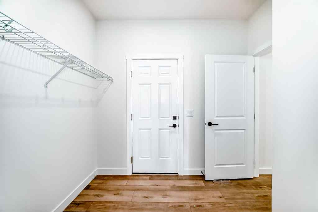 MLS® A2226470 - 33 Bartlett Way  in Rangeview Calgary, Residential