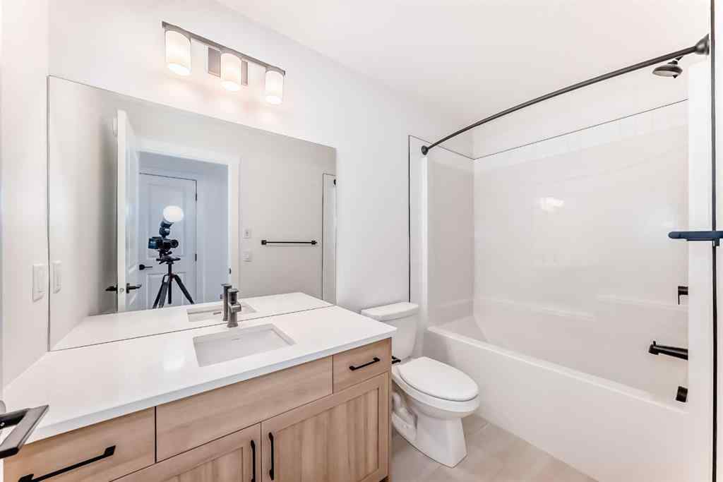 MLS® A2226470 - 33 Bartlett Way  in Rangeview Calgary, Residential