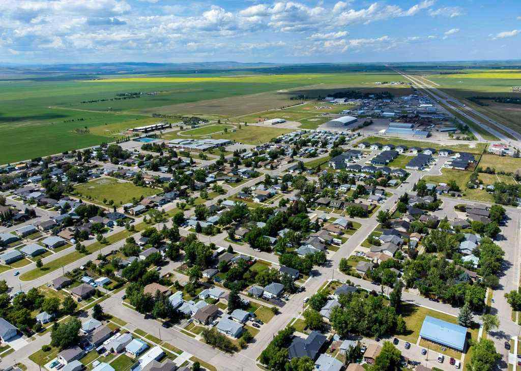 MLS® A2226563 - 5223 3 Street W in NONE Claresholm, Residential