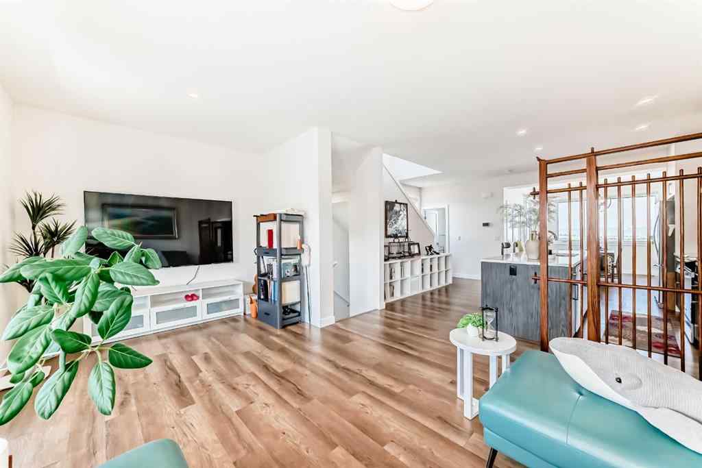 MLS® A2226588 - 932 Crestridge Common SW in Crestmont Calgary, Residential