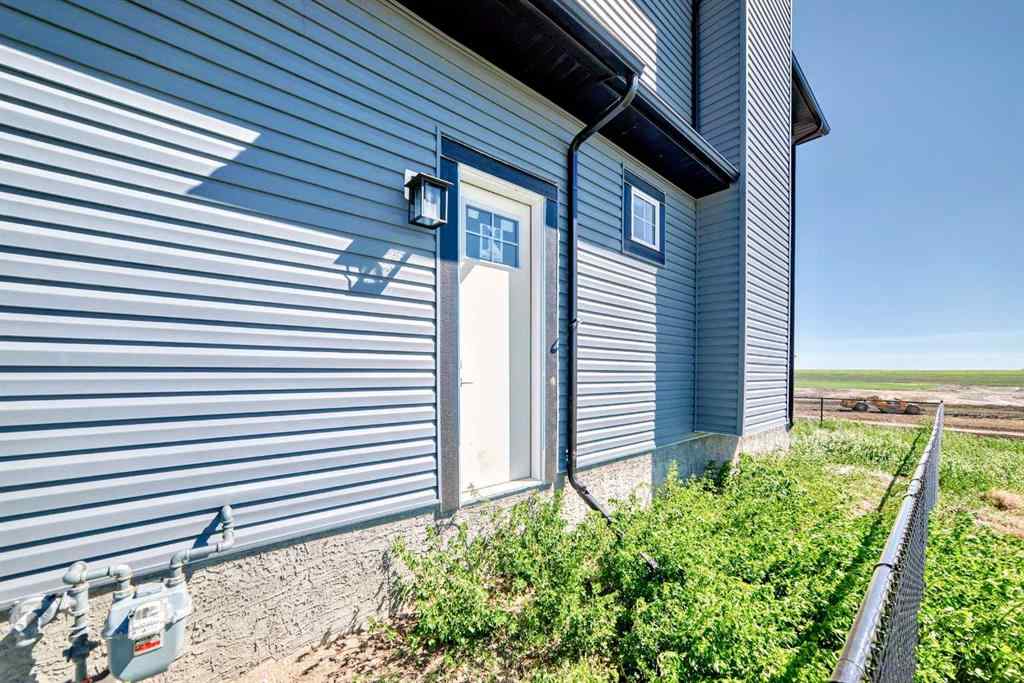 MLS® A2226594 - 816 Edgefield Street  in Edgefield Strathmore, Residential