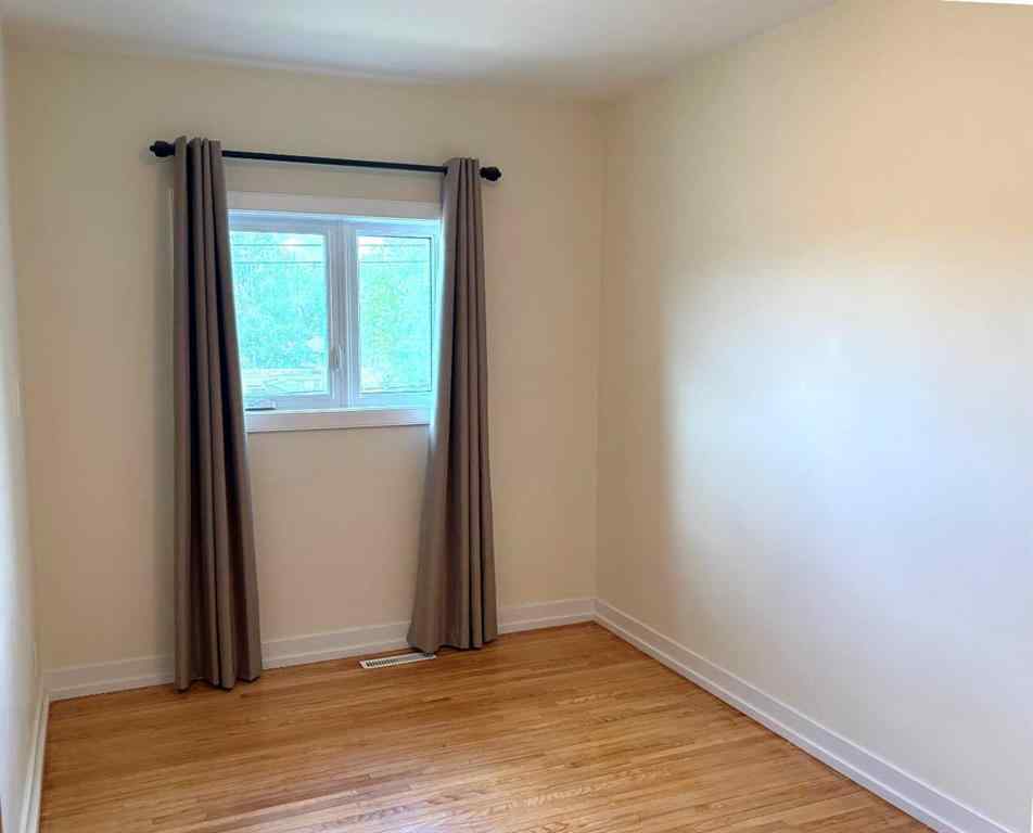 MLS® A2226753 - Unit #1-6 2208 20 Avenue NW in Banff Trail Calgary, Multi-Family