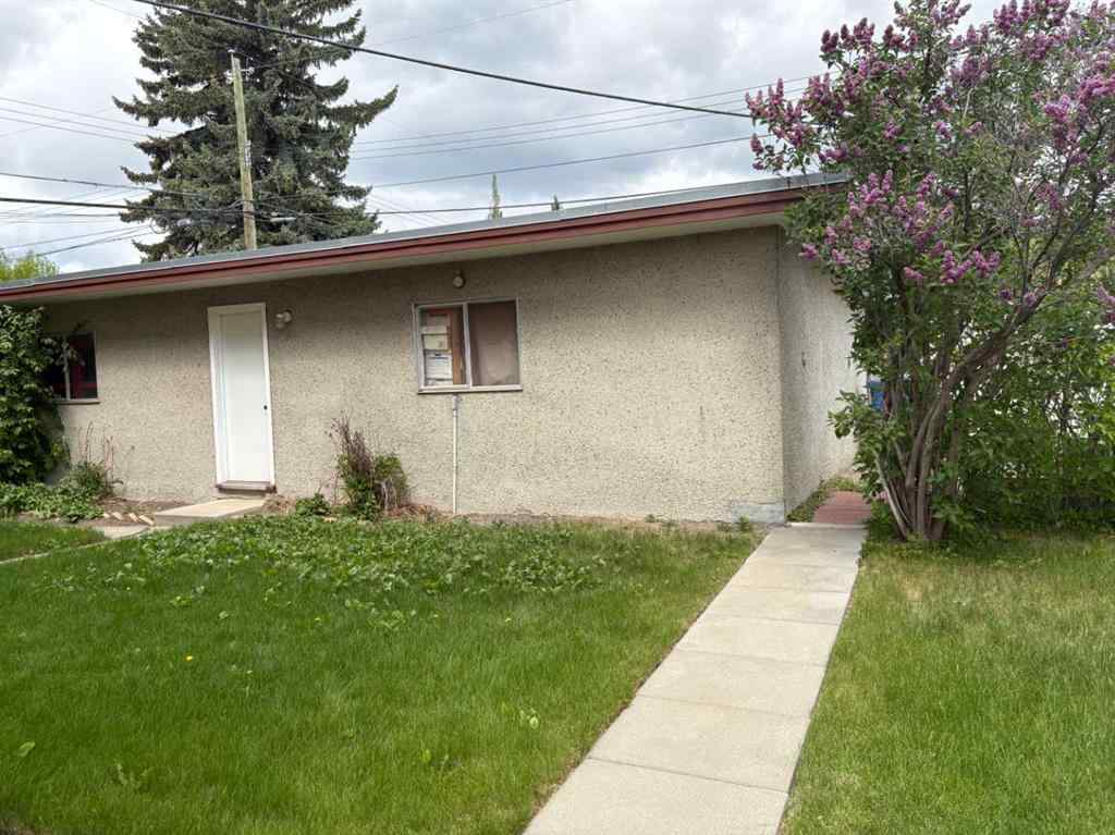 MLS® A2226753 - Unit #1-6 2208 20 Avenue NW in Banff Trail Calgary, Multi-Family
