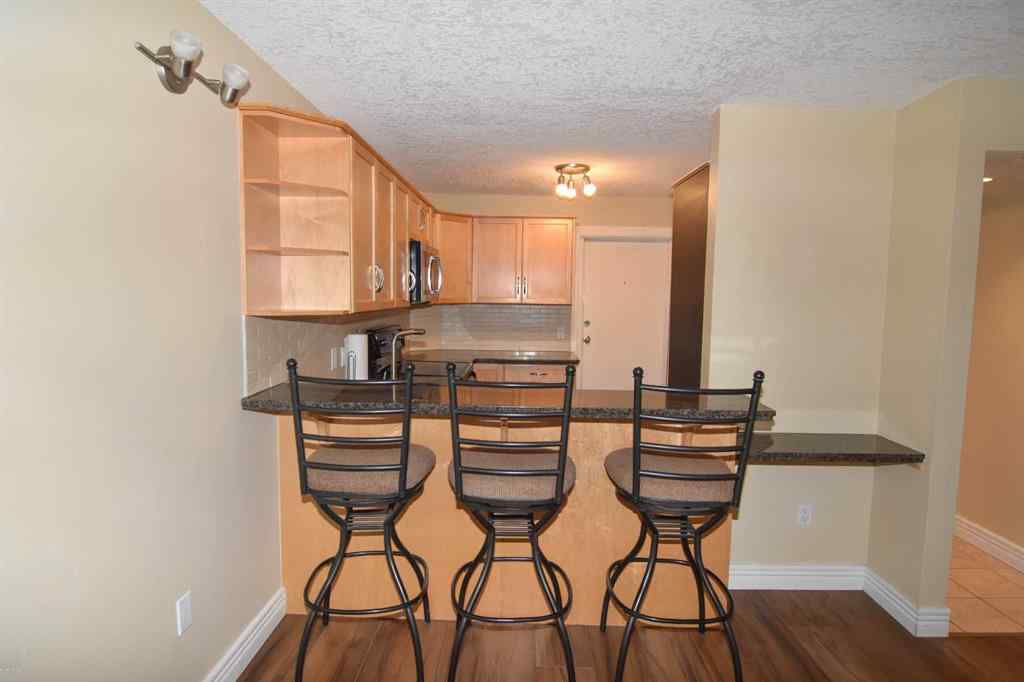 MLS® A2226842 - Unit #111 25 Glamis Green SW in Glamorgan Calgary, Residential