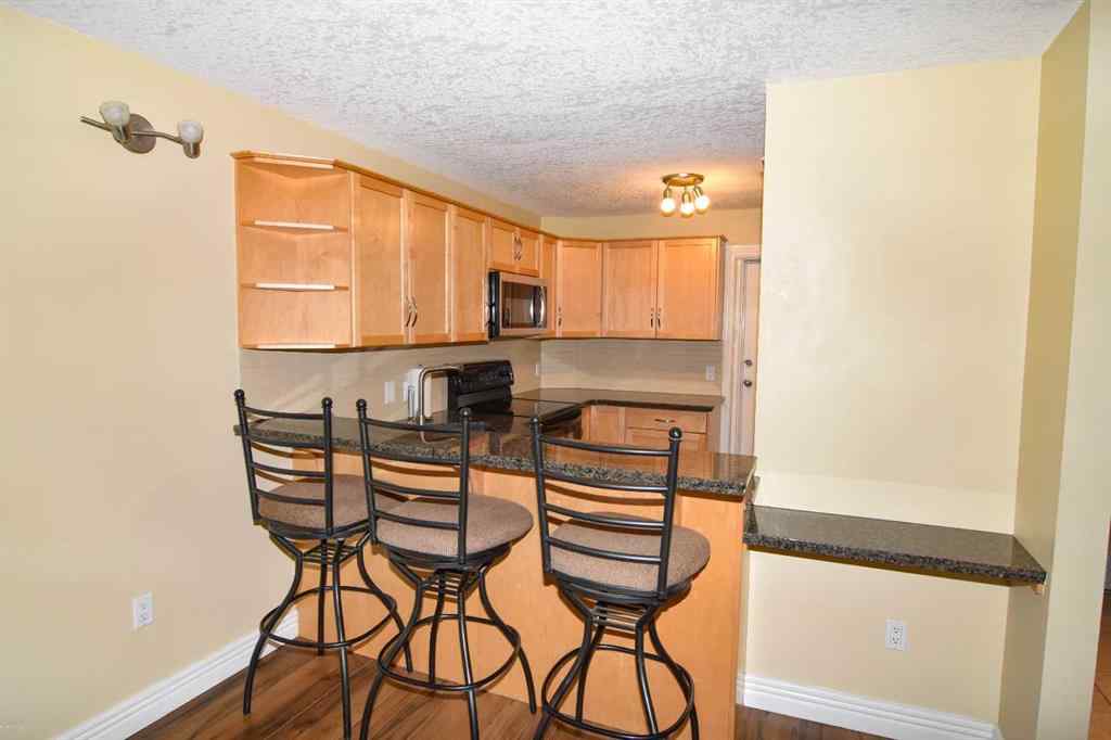 MLS® A2226842 - Unit #111 25 Glamis Green SW in Glamorgan Calgary, Residential