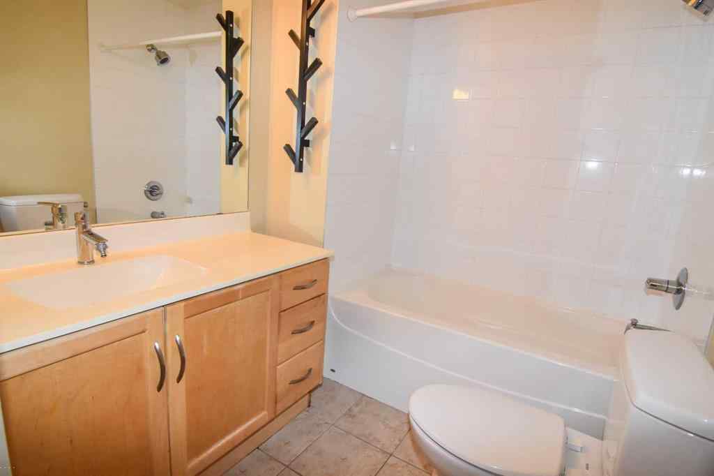 MLS® A2226842 - Unit #111 25 Glamis Green SW in Glamorgan Calgary, Residential