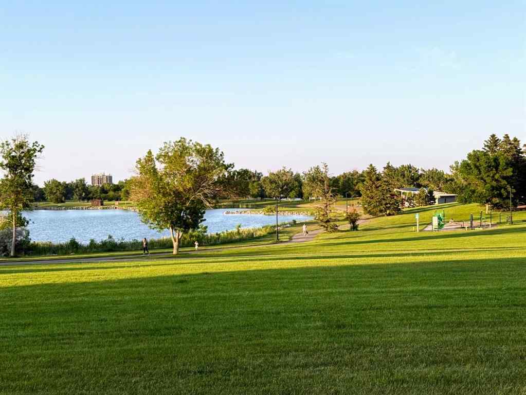 MLS® A2226866 - 400 McMaster Boulevard W in Varsity Village Lethbridge, Residential