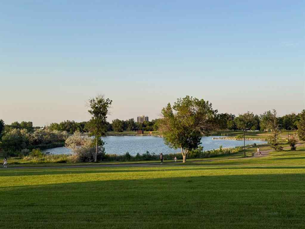 MLS® A2226866 - 400 McMaster Boulevard W in Varsity Village Lethbridge, Residential