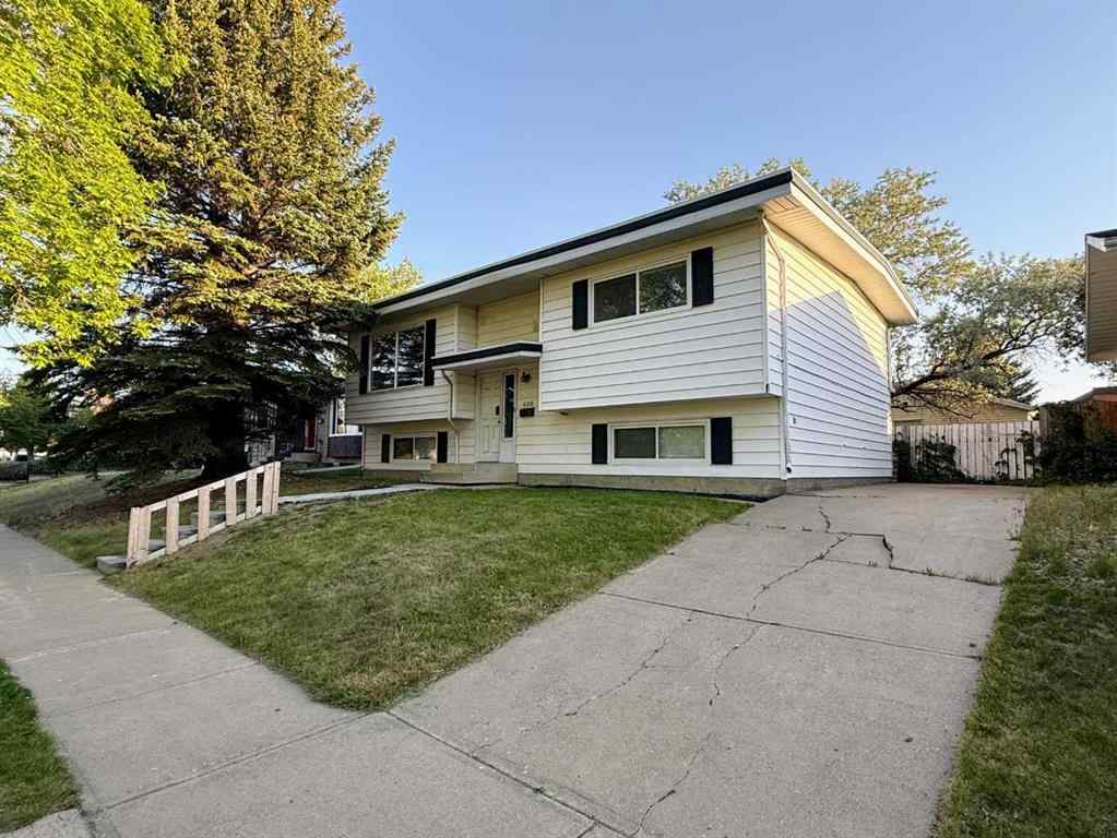 MLS® A2226866 - 400 McMaster Boulevard W in Varsity Village Lethbridge, Residential