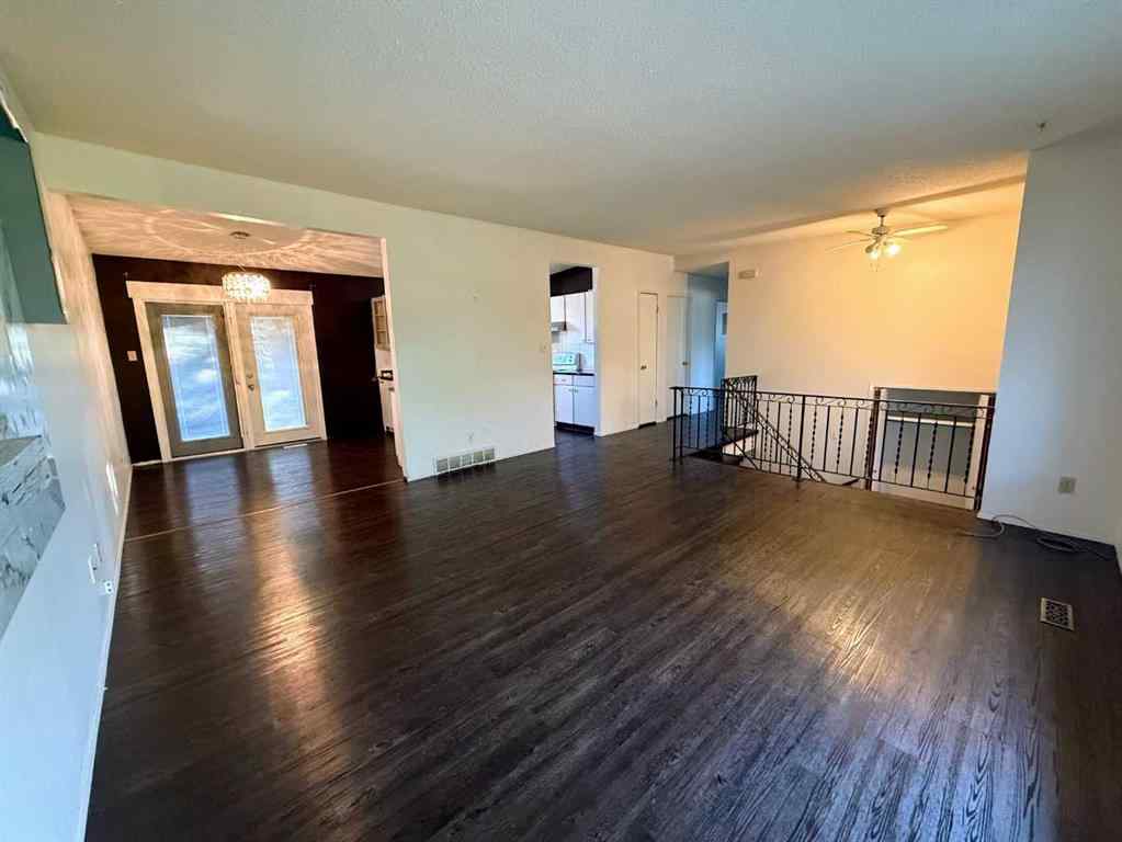 MLS® A2226866 - 400 McMaster Boulevard W in Varsity Village Lethbridge, Residential