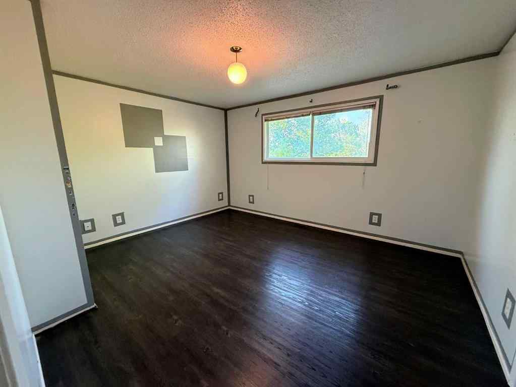 MLS® A2226866 - 400 McMaster Boulevard W in Varsity Village Lethbridge, Residential