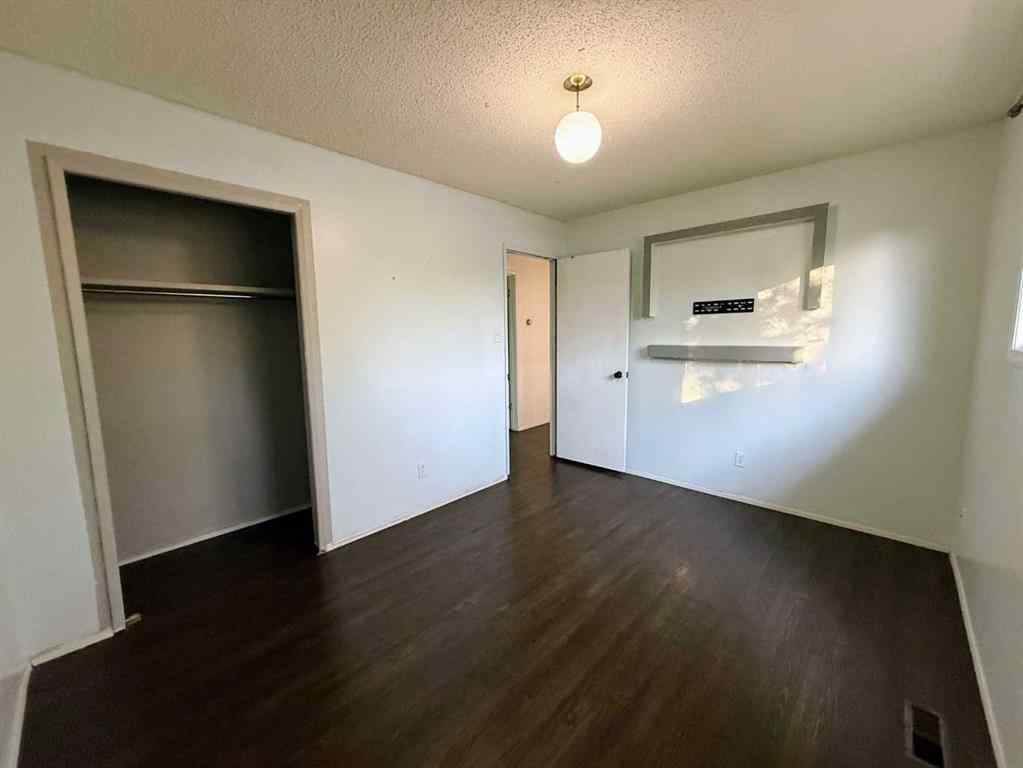 MLS® A2226866 - 400 McMaster Boulevard W in Varsity Village Lethbridge, Residential