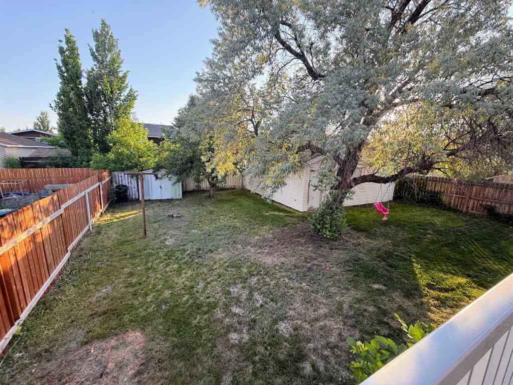 MLS® A2226866 - 400 McMaster Boulevard W in Varsity Village Lethbridge, Residential