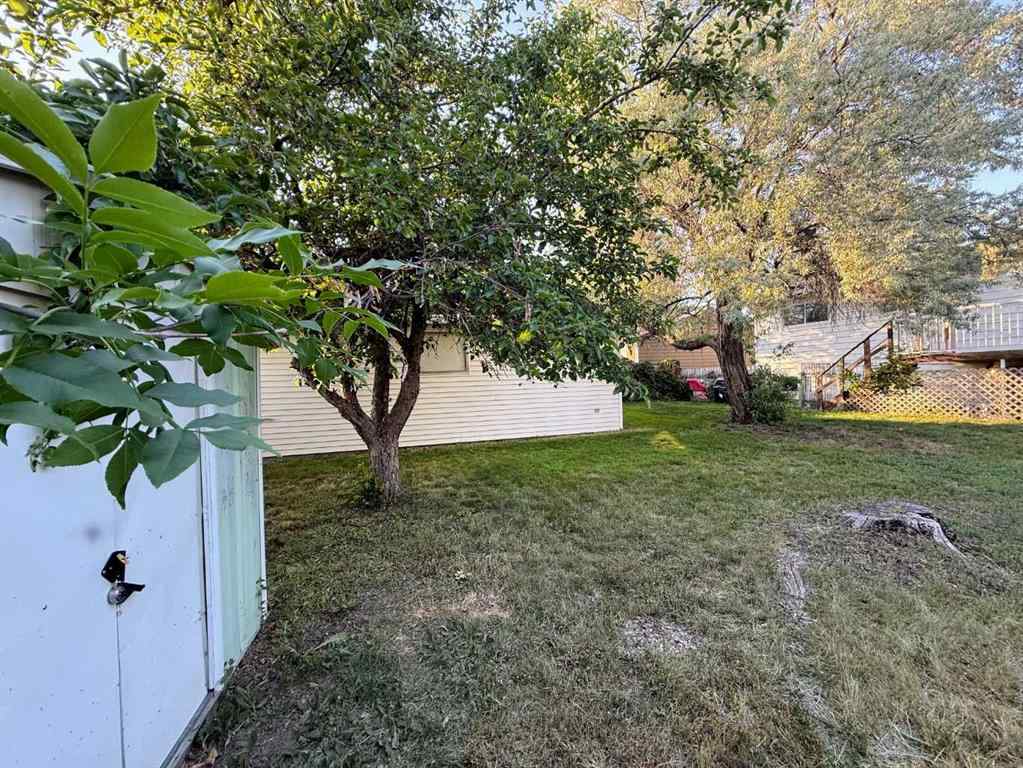 MLS® A2226866 - 400 McMaster Boulevard W in Varsity Village Lethbridge, Residential