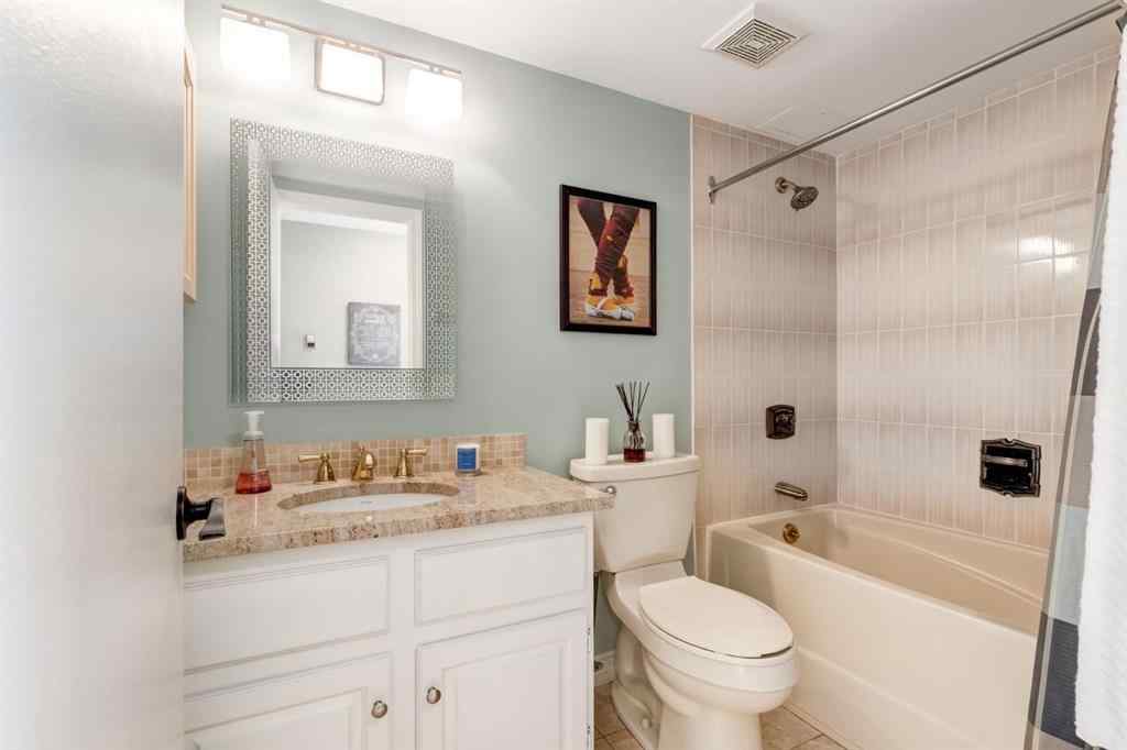 MLS® A2227078 - Unit #304 320 Meredith Road NE in Crescent Heights Calgary, Residential