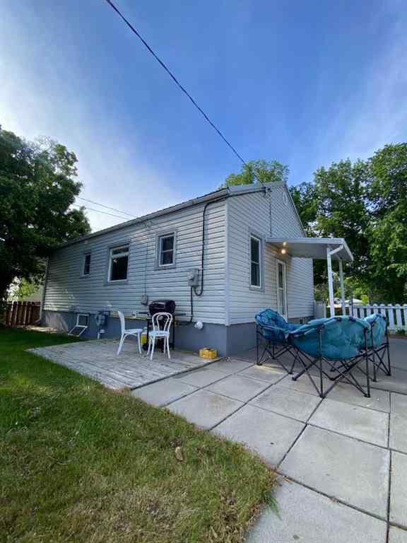 MLS® A2227143 - 518 4 Avenue W in West End Brooks, Residential