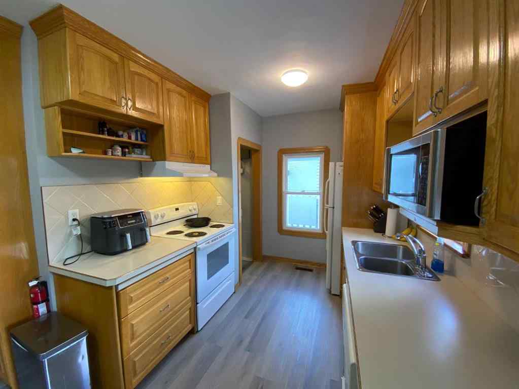 MLS® A2227143 - 518 4 Avenue W in West End Brooks, Residential