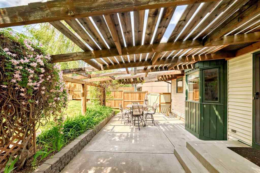 MLS® A2227257 - 139 Stratton Crescent SW in Strathcona Park Calgary, Residential