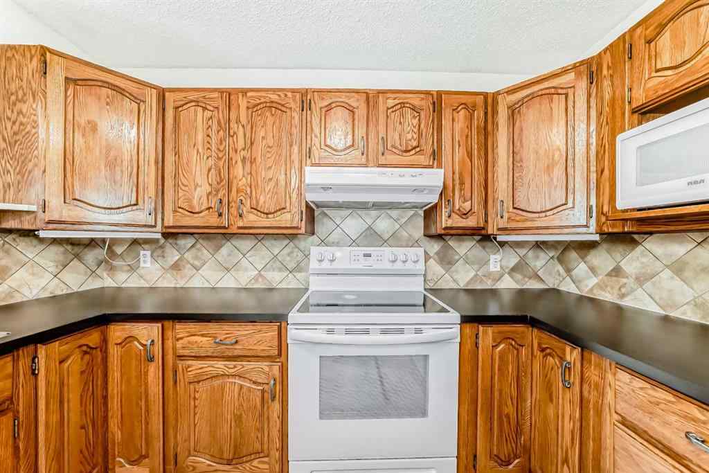 MLS® A2227257 - 139 Stratton Crescent SW in Strathcona Park Calgary, Residential