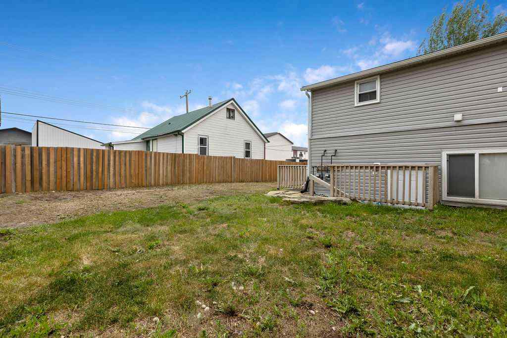 MLS® A2227260 - 1018 Smith Avenue  in NONE Crossfield, Residential