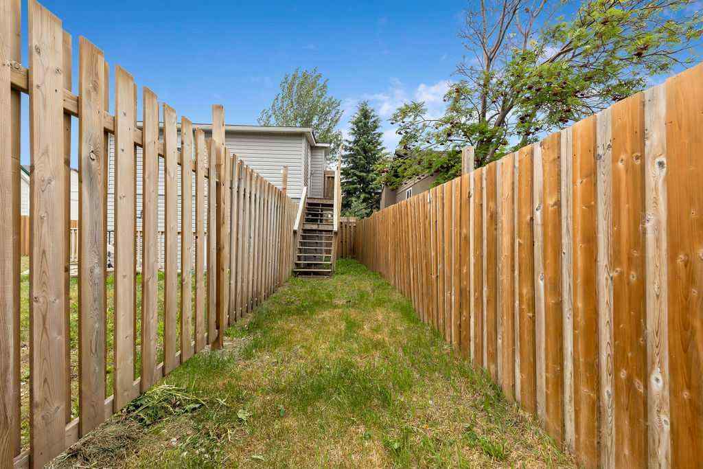 MLS® A2227260 - 1018 Smith Avenue  in NONE Crossfield, Residential