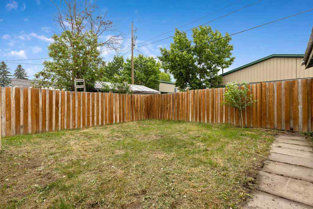 MLS® A2227260 - 1018 Smith Avenue  in NONE Crossfield, Residential