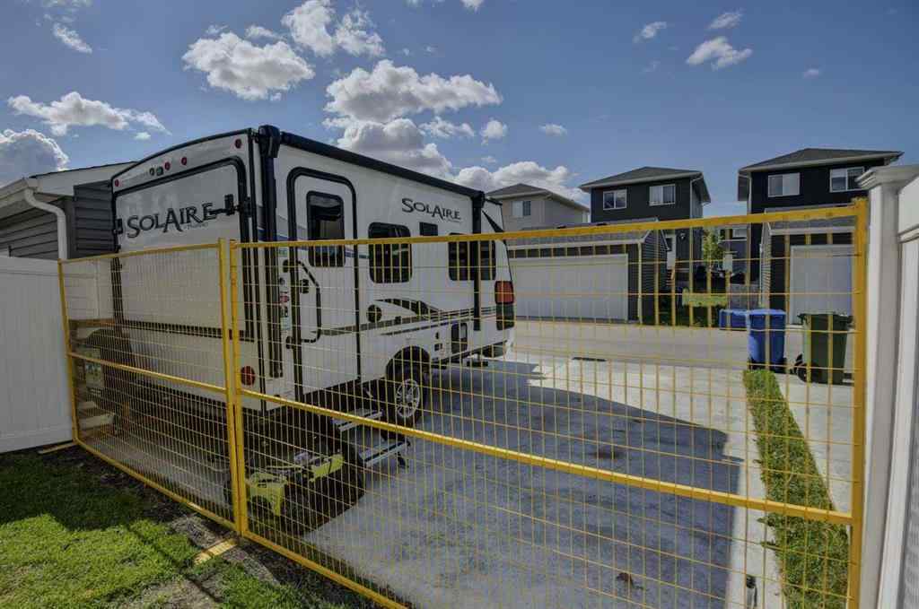 MLS® A2227468 - 448 West Lakeview Drive  in Dawson\'s Landing Chestermere, Residential