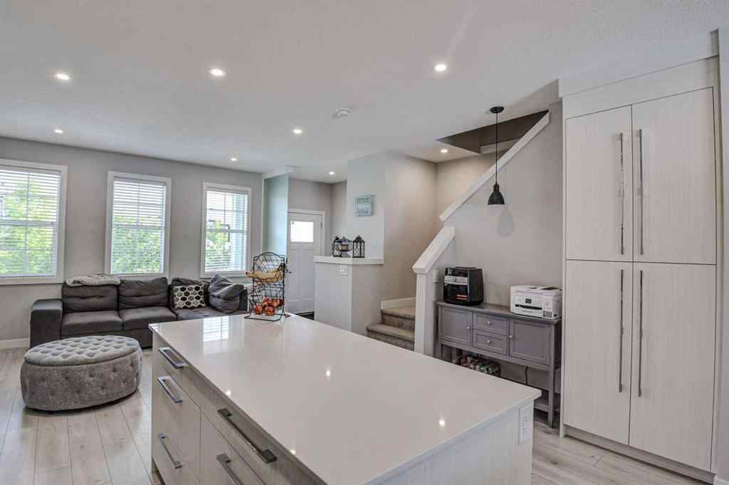 MLS® A2227468 - 448 West Lakeview Drive  in Dawson\'s Landing Chestermere, Residential