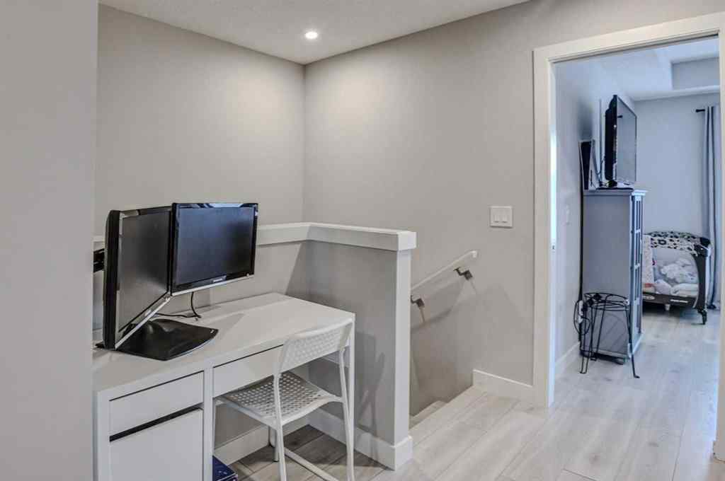 MLS® A2227468 - 448 West Lakeview Drive  in Dawson\'s Landing Chestermere, Residential