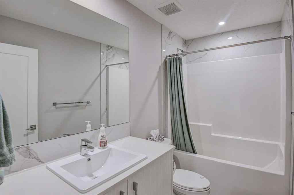 MLS® A2227468 - 448 West Lakeview Drive  in Dawson\'s Landing Chestermere, Residential