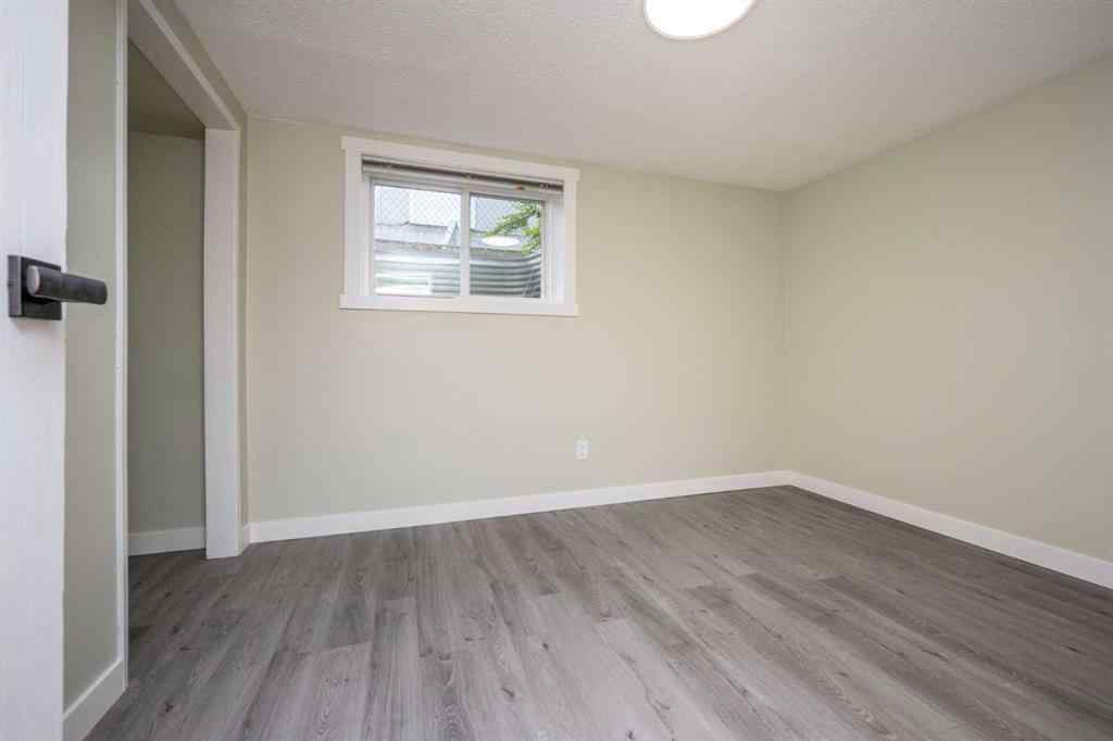 MLS® A2227605 - 724 80 Avenue SW in Kingsland Calgary, Residential
